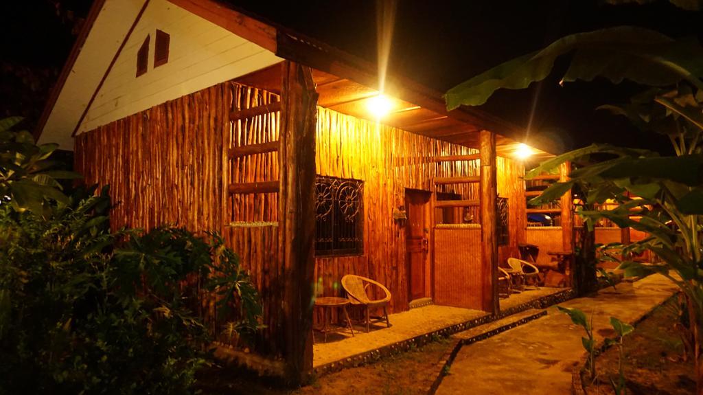 คุณใหม่บ้านสวนรีสอร์ท  แม่อาย ภายนอก รูปภาพ