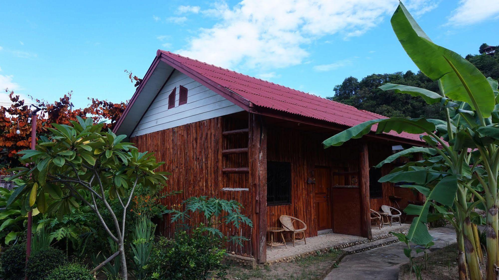 คุณใหม่บ้านสวนรีสอร์ท  แม่อาย ภายนอก รูปภาพ