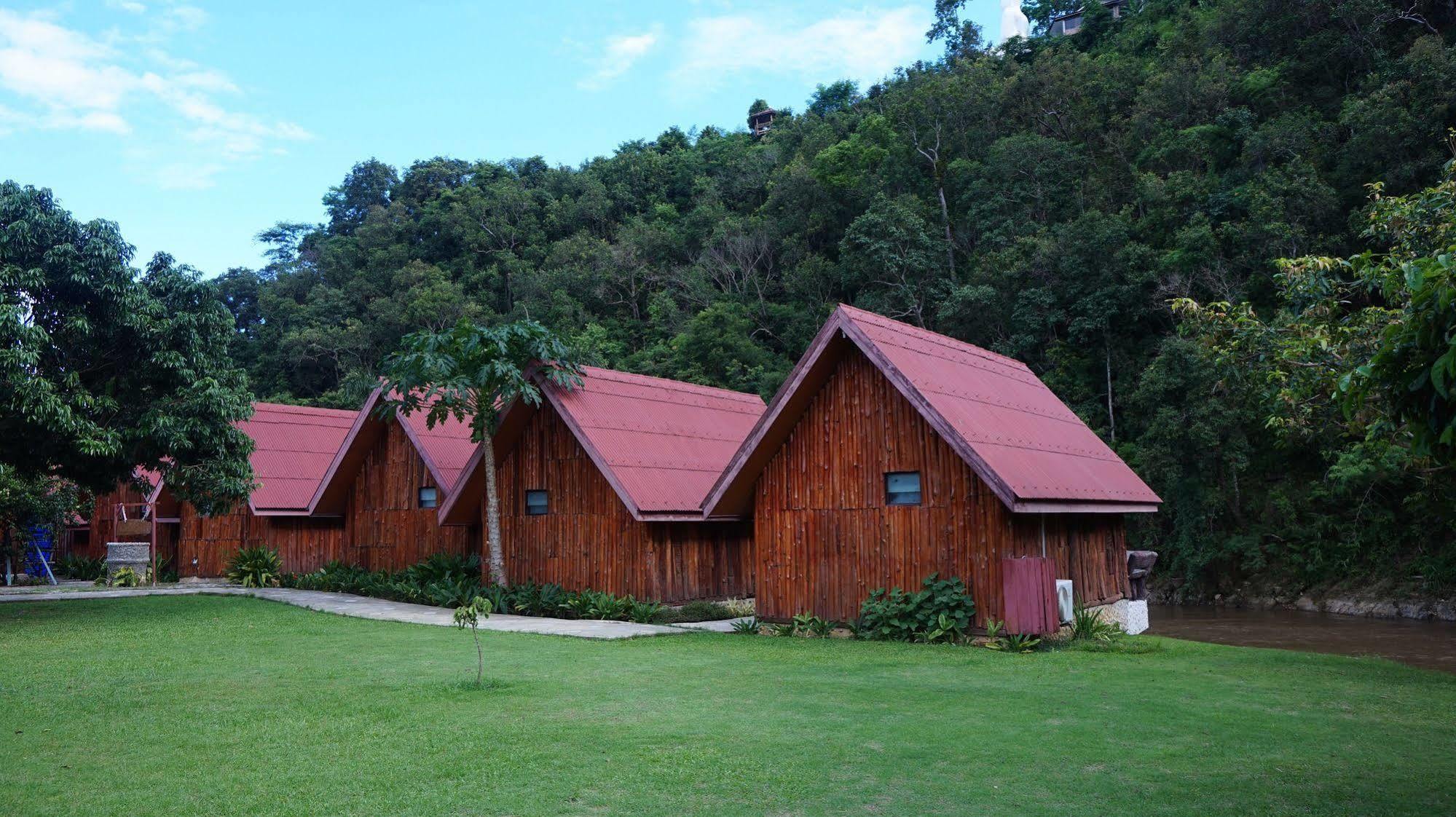 คุณใหม่บ้านสวนรีสอร์ท  แม่อาย ภายนอก รูปภาพ
