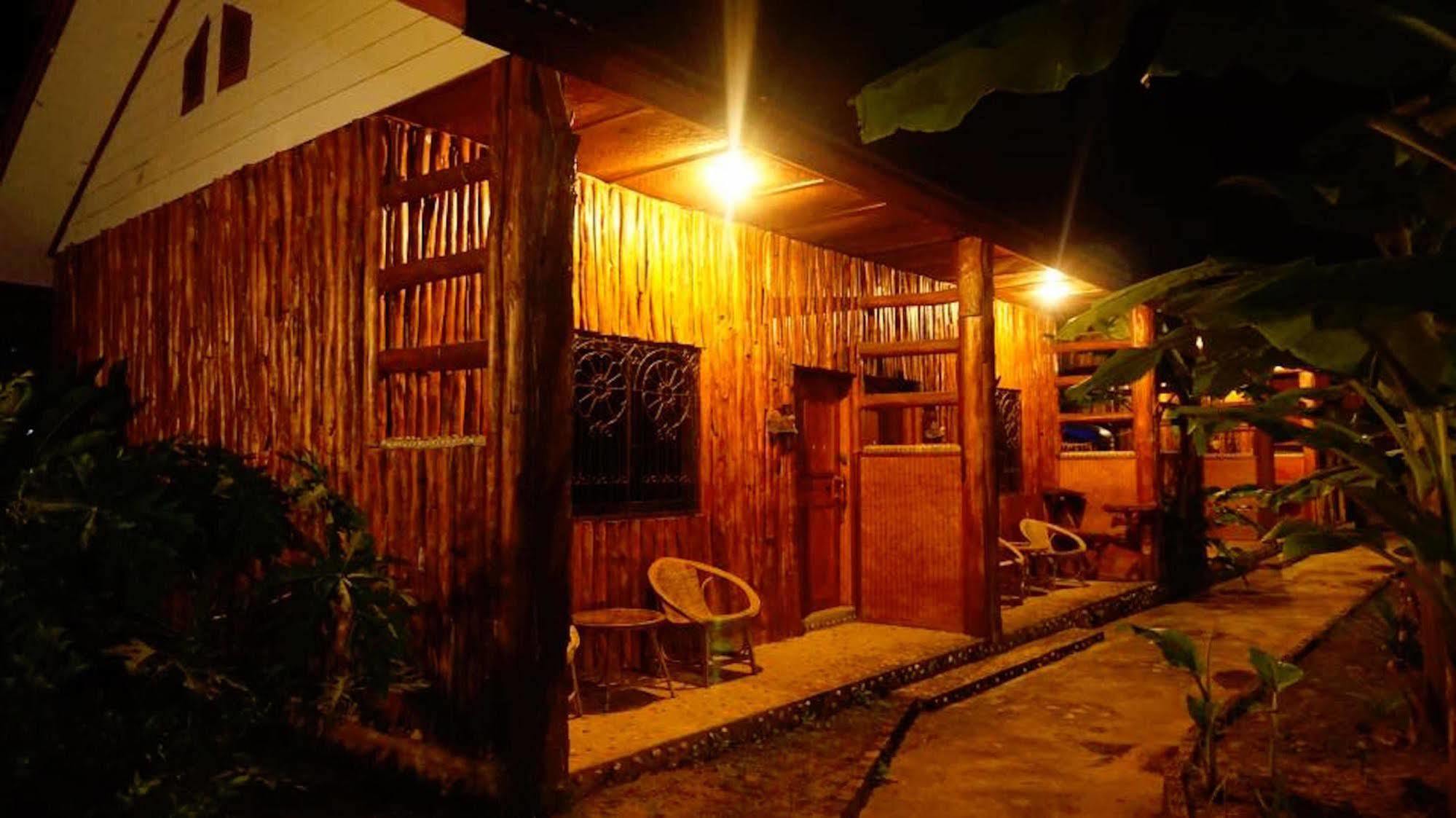 คุณใหม่บ้านสวนรีสอร์ท  แม่อาย ภายนอก รูปภาพ