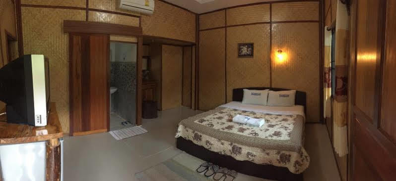คุณใหม่บ้านสวนรีสอร์ท  แม่อาย ภายนอก รูปภาพ